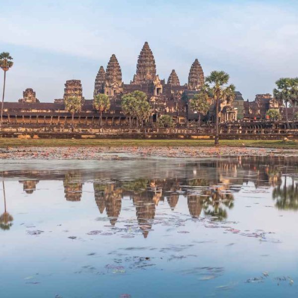 Happy Family Angkor Temple Cycling Tour for Half-Day